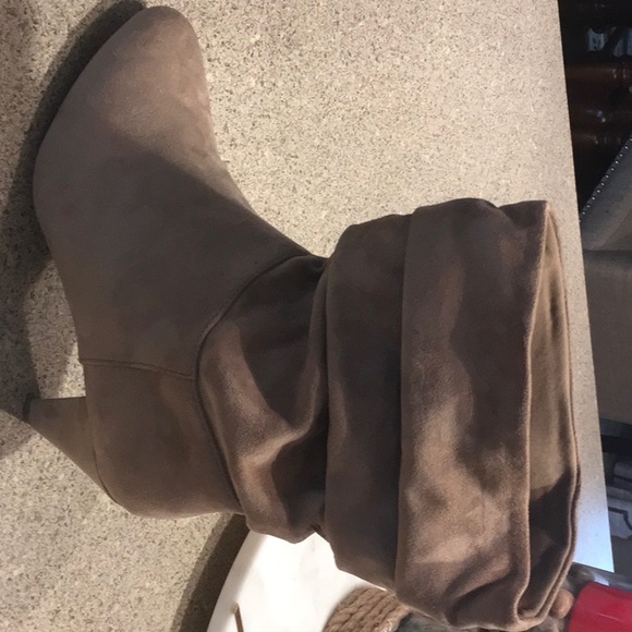 Boots - Picture 4 of 4